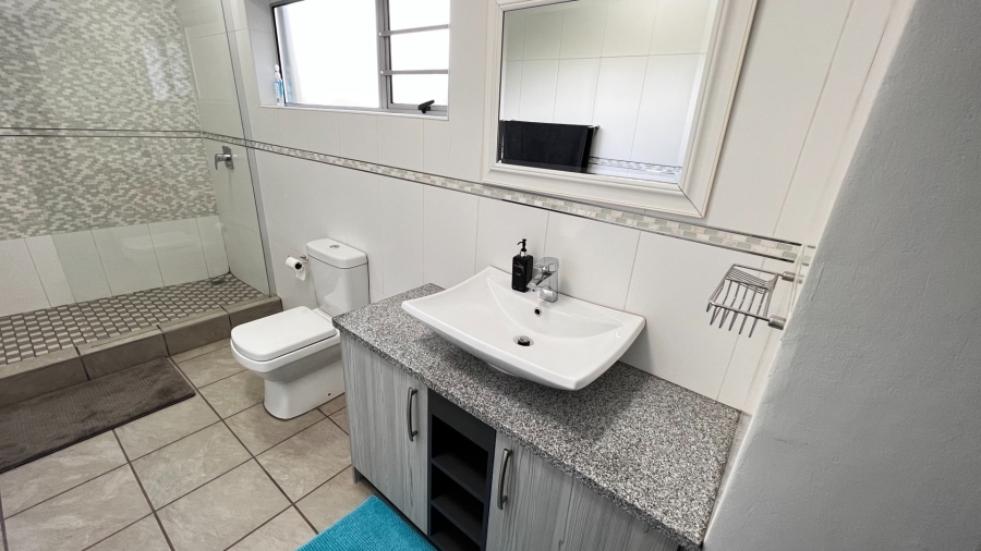 4 Bedroom Property for Sale in Langenhovenpark Free State